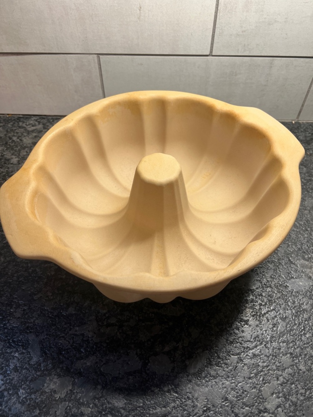 10” Pampered Chef bundt cake stone This has been used once / twice Exc condition